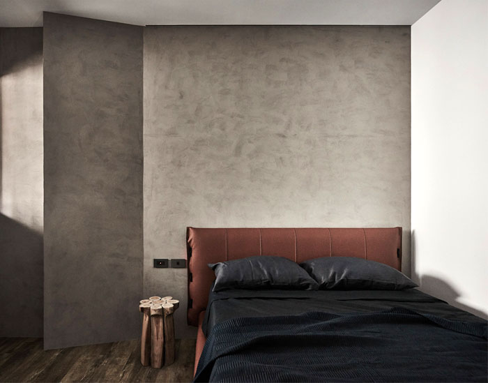 mens-bedroom-dark-wall-decor.jpg