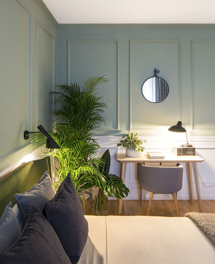 bachelor-apartment-green-wall.jpg